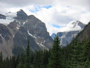 Lake Louise mountain trail, Canadian Road trip with kids