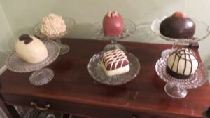 Ceramic cakes