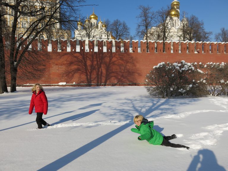 Snowy tracks, Kremlin, Moscow, Travel tales