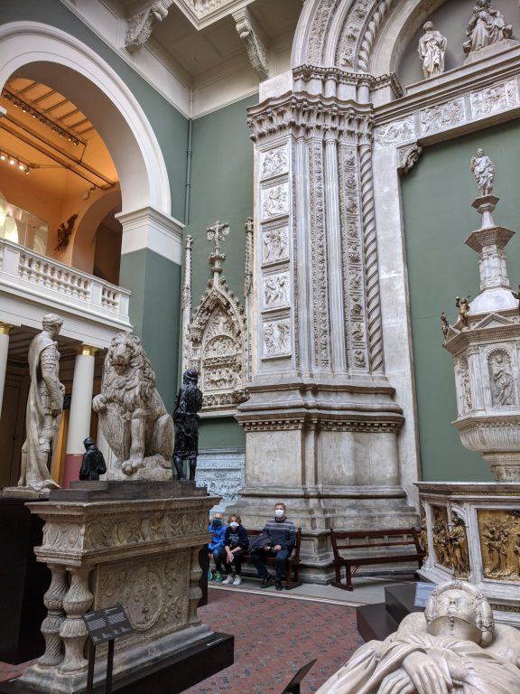 Cast rooms V and A, London itinerary with kids