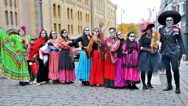 Mexican Day of the Dead festival Image by Vardan Sevan from Pixabay, ideas for a bucket list