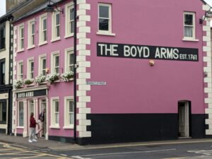 Ball castle colourful pub, road trip Northern Ireland