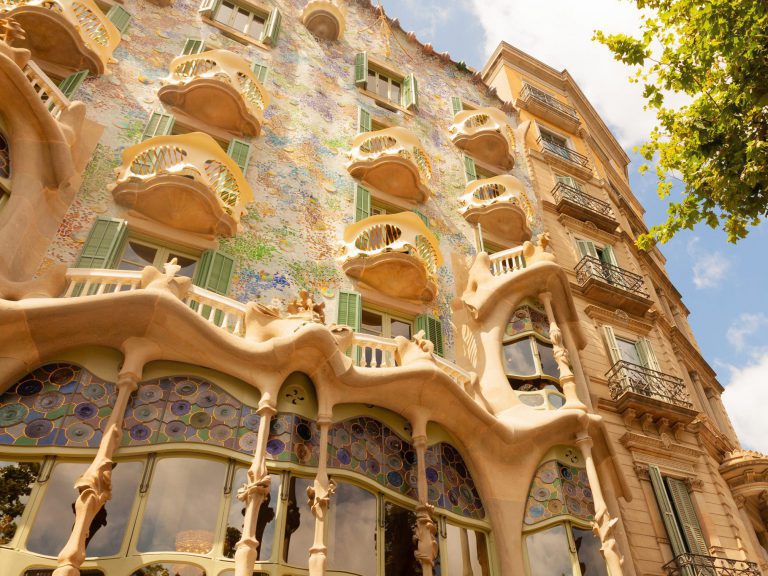 Barcelona by Photo by Duncan Kidd on Unsplash ideas for bucket lists