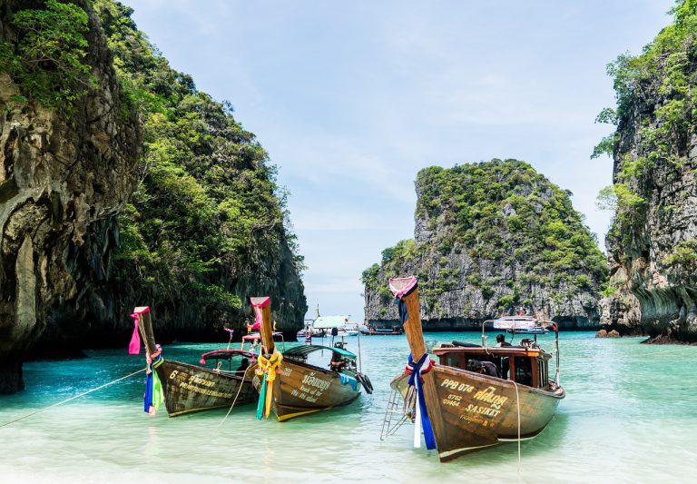 Kho Phi Phi Thailand by Michelle Raponi at Unsplash ideas for bucket lists