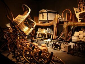 Tutankhamun Burial chamber Oxford with kids