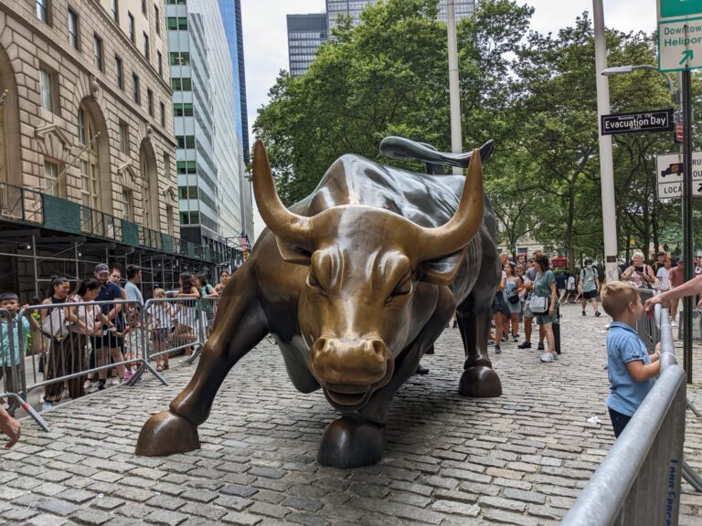 Wall street bull, New York with teens